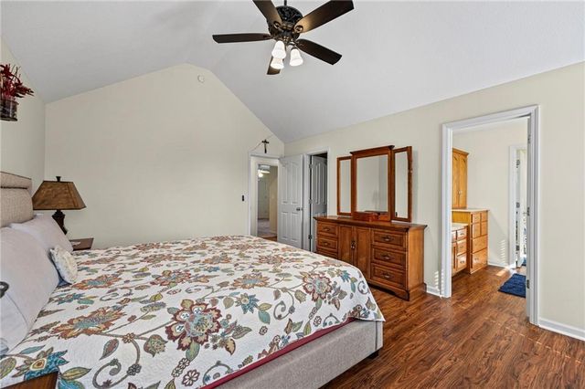654 Holiday Lane, Lansing, KS 66043