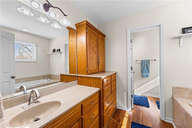 654 Holiday Lane, Lansing, KS 66043