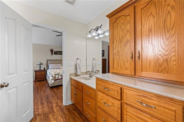 654 Holiday Lane, Lansing, KS 66043