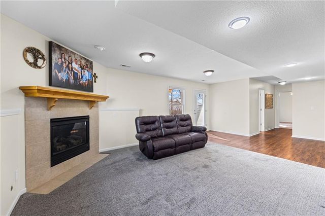 654 Holiday Lane, Lansing, KS 66043