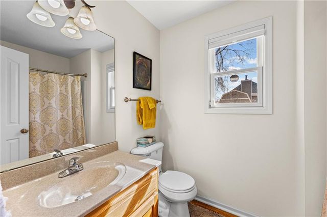 654 Holiday Lane, Lansing, KS 66043