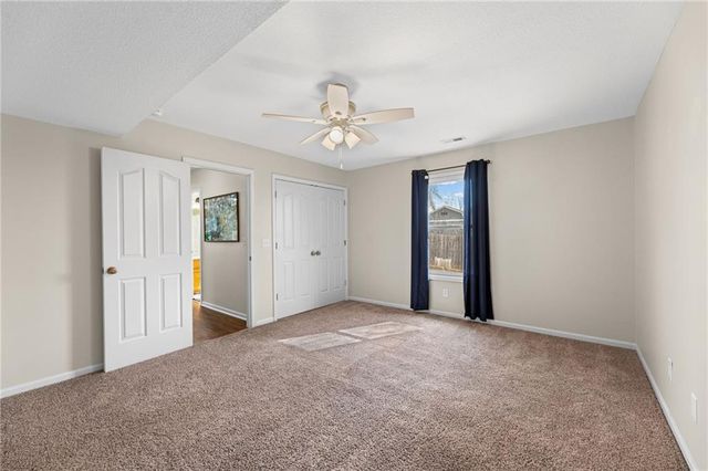 654 Holiday Lane, Lansing, KS 66043