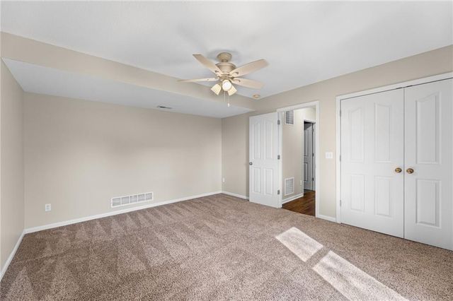 654 Holiday Lane, Lansing, KS 66043