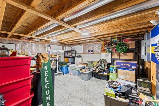 654 Holiday Lane, Lansing, KS 66043