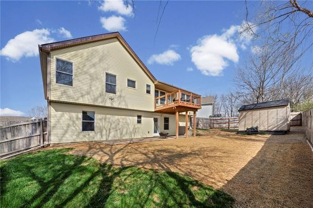 654 Holiday Lane, Lansing, KS 66043