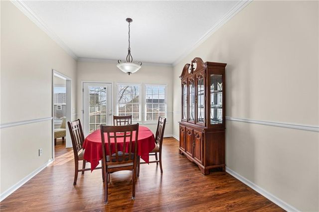 654 Holiday Lane, Lansing, KS 66043