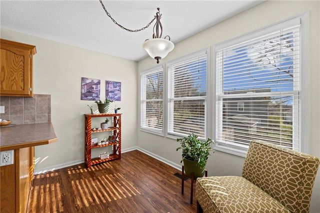654 Holiday Lane, Lansing, KS 66043