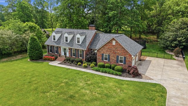 1729 Country Club Dr, Tullahoma, TN 37388