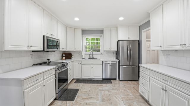 1729 Country Club Dr, Tullahoma, TN 37388