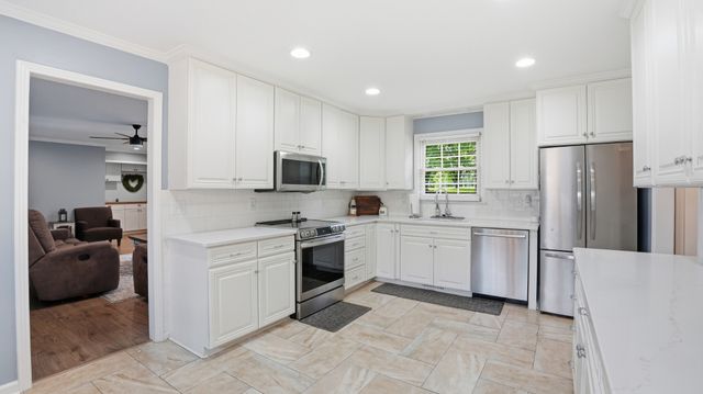 1729 Country Club Dr, Tullahoma, TN 37388