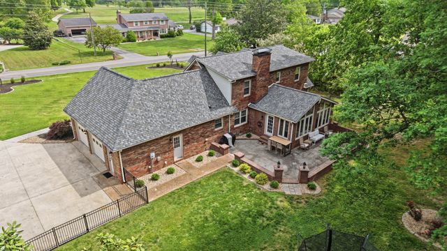 1729 Country Club Dr, Tullahoma, TN 37388