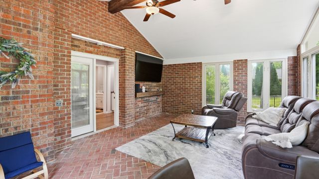 1729 Country Club Dr, Tullahoma, TN 37388