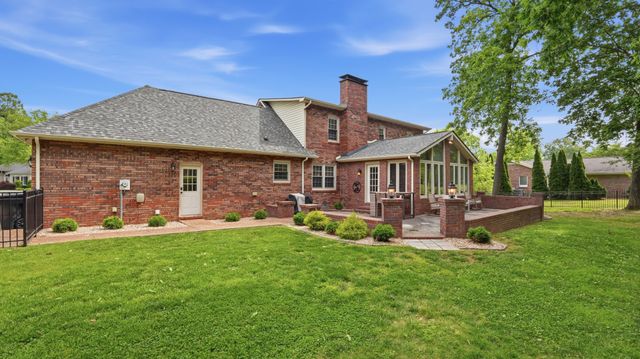 1729 Country Club Dr, Tullahoma, TN 37388