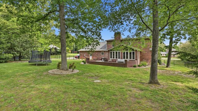 1729 Country Club Dr, Tullahoma, TN 37388