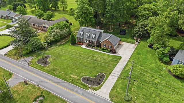 1729 Country Club Dr, Tullahoma, TN 37388