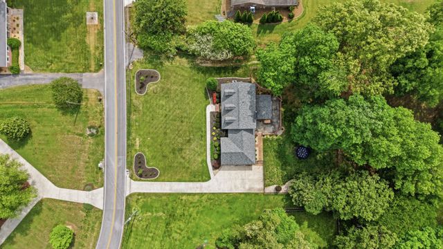 1729 Country Club Dr, Tullahoma, TN 37388