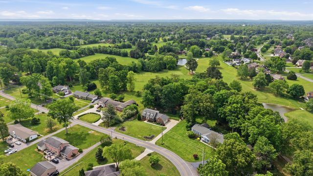 1729 Country Club Dr, Tullahoma, TN 37388