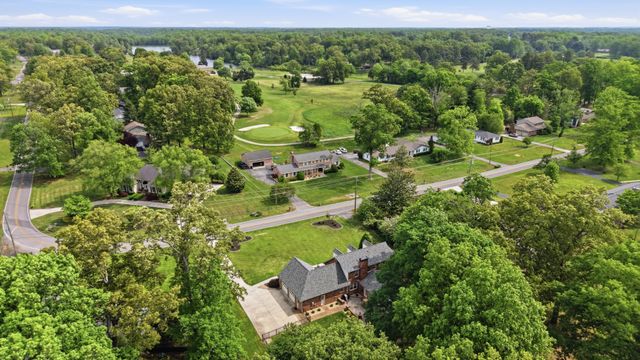 1729 Country Club Dr, Tullahoma, TN 37388