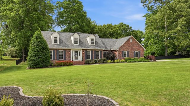1729 Country Club Dr, Tullahoma, TN 37388
