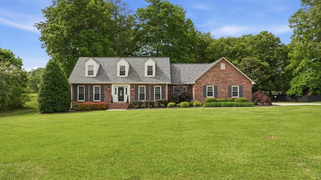 1729 Country Club Dr, Tullahoma, TN 37388