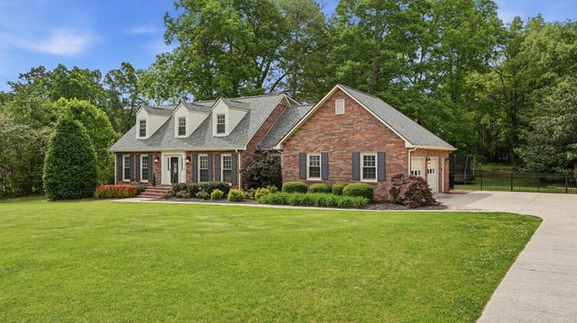 1729 Country Club Dr, Tullahoma, TN 37388