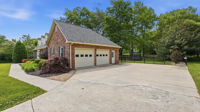 1729 Country Club Dr, Tullahoma, TN 37388