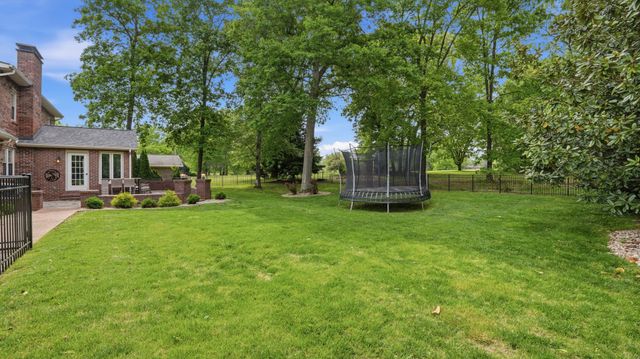 1729 Country Club Dr, Tullahoma, TN 37388