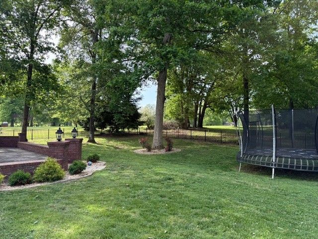 1729 Country Club Dr, Tullahoma, TN 37388