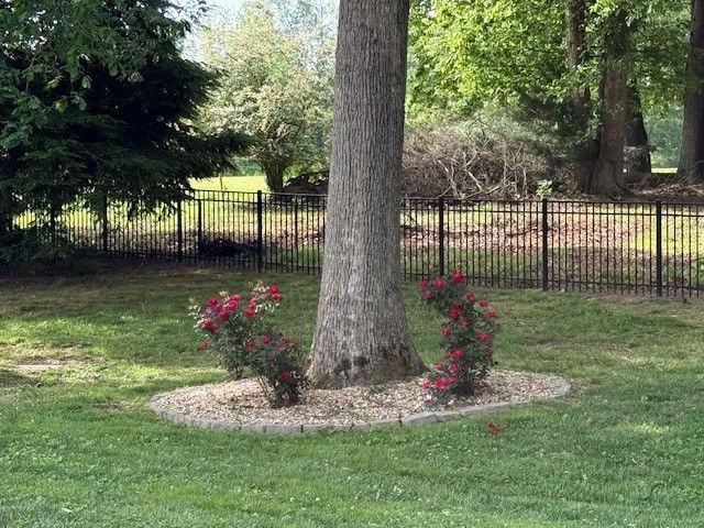 1729 Country Club Dr, Tullahoma, TN 37388