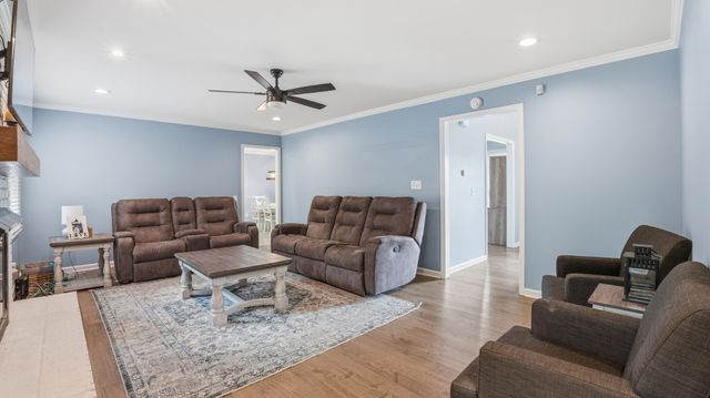 1729 Country Club Dr, Tullahoma, TN 37388