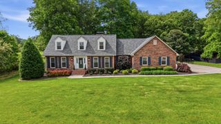 1729 Country Club Dr, Tullahoma, TN 37388