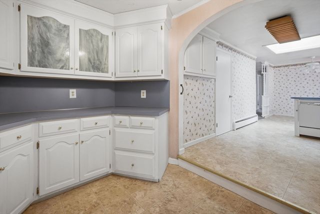 98 Greenpoint Cir, Chicopee, MA 01020