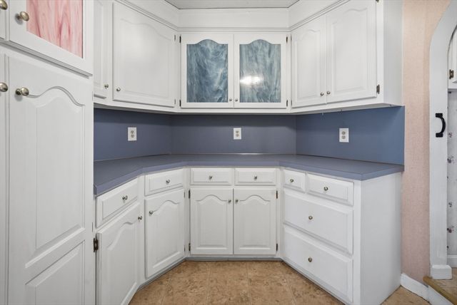 98 Greenpoint Cir, Chicopee, MA 01020