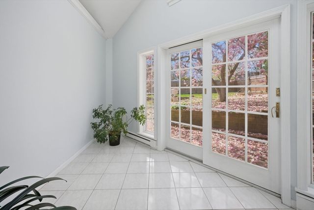 98 Greenpoint Cir, Chicopee, MA 01020