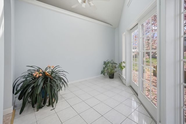98 Greenpoint Cir, Chicopee, MA 01020