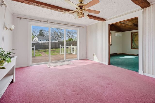 98 Greenpoint Cir, Chicopee, MA 01020