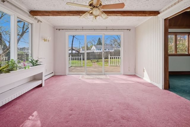 98 Greenpoint Cir, Chicopee, MA 01020