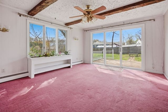 98 Greenpoint Cir, Chicopee, MA 01020