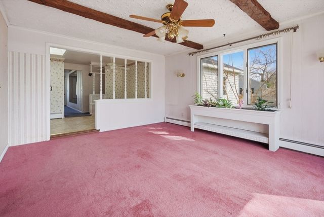 98 Greenpoint Cir, Chicopee, MA 01020