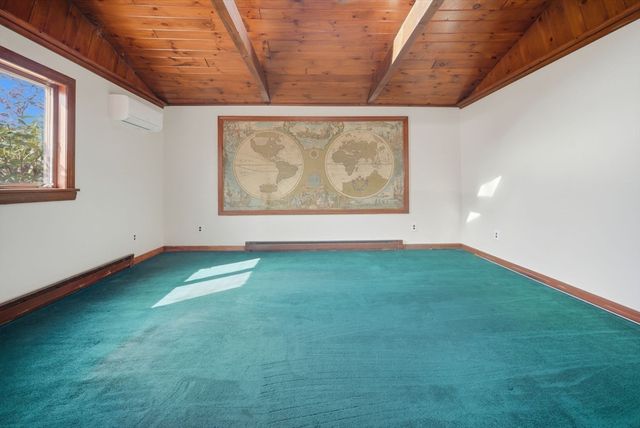 98 Greenpoint Cir, Chicopee, MA 01020