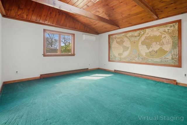 98 Greenpoint Cir, Chicopee, MA 01020