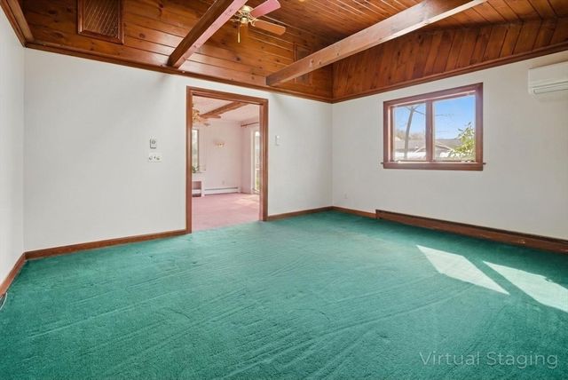 98 Greenpoint Cir, Chicopee, MA 01020