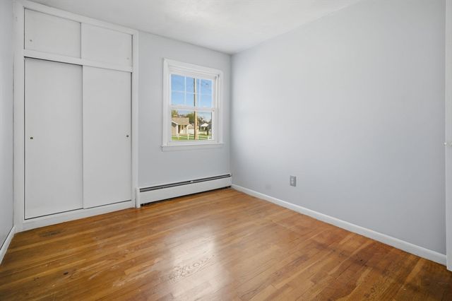 98 Greenpoint Cir, Chicopee, MA 01020