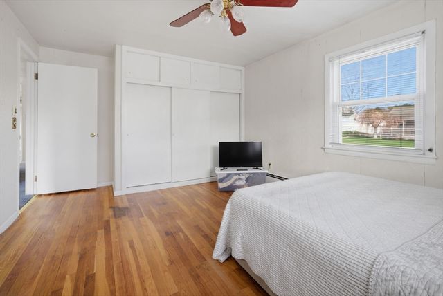 98 Greenpoint Cir, Chicopee, MA 01020