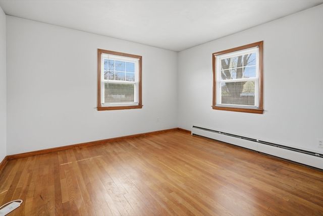 98 Greenpoint Cir, Chicopee, MA 01020