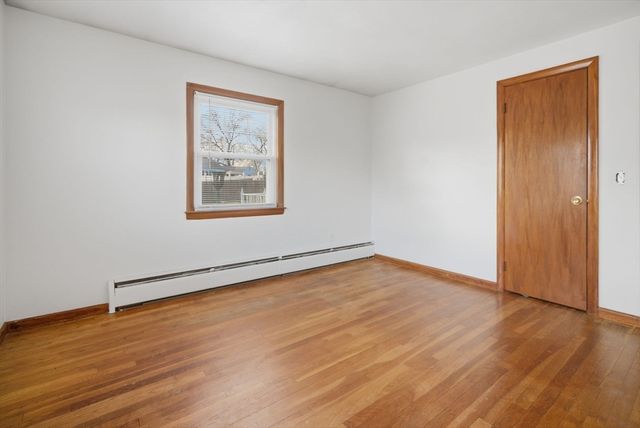 98 Greenpoint Cir, Chicopee, MA 01020