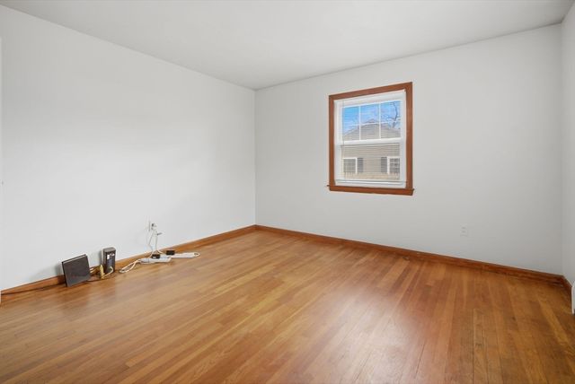 98 Greenpoint Cir, Chicopee, MA 01020
