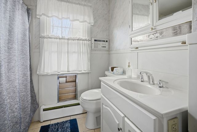 98 Greenpoint Cir, Chicopee, MA 01020