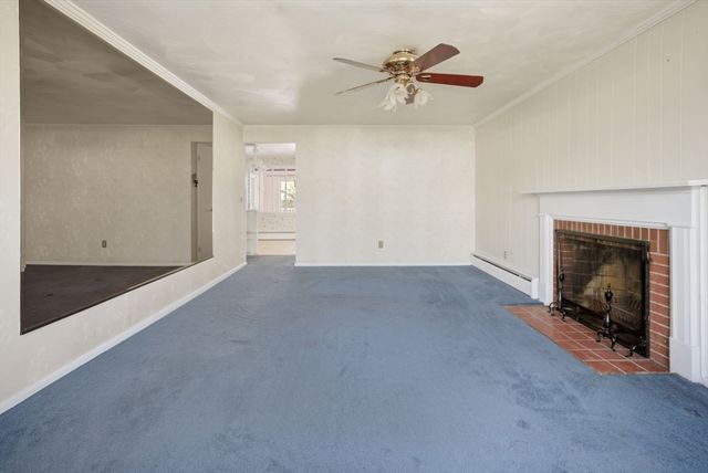98 Greenpoint Cir, Chicopee, MA 01020