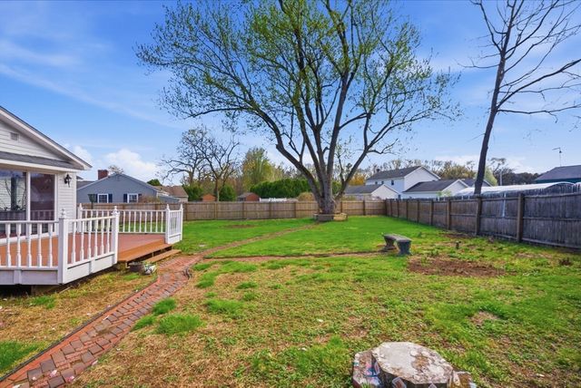 98 Greenpoint Cir, Chicopee, MA 01020